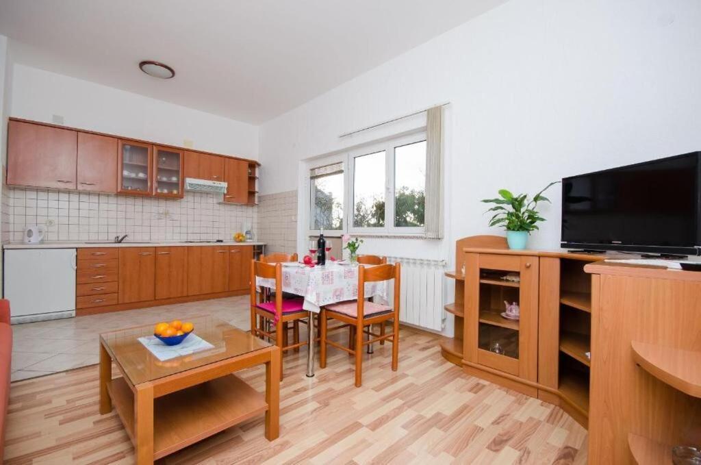 Apartments Krunoslav Punat Eksteriør billede