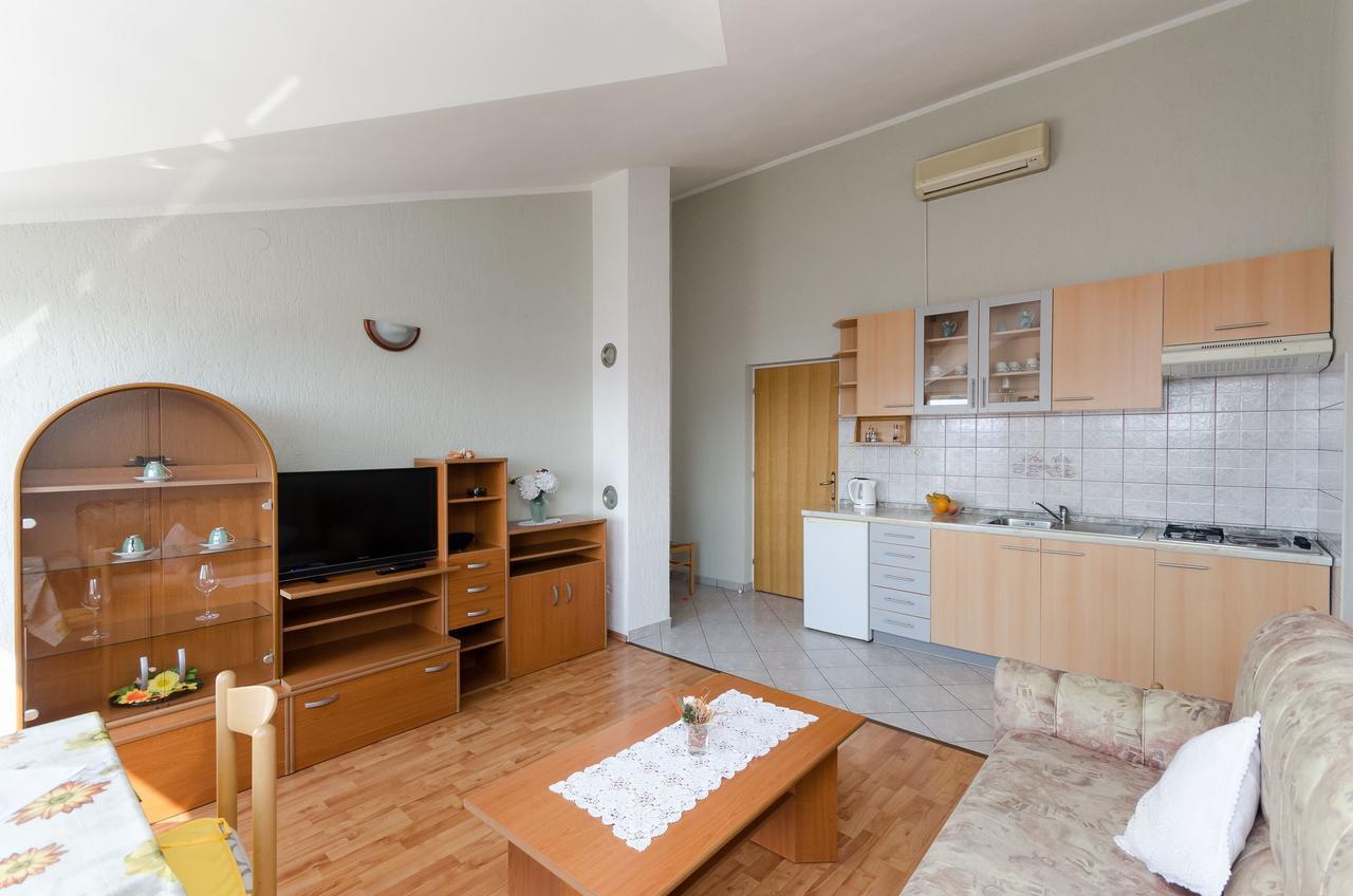Apartments Krunoslav Punat Eksteriør billede